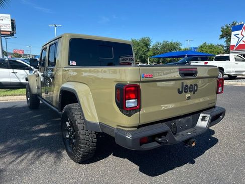 Used 2025 Jeep Gladiator Sport AWD/4WD image 3