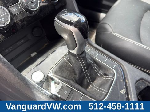 Used 2022 Volkswagen Taos SEL w/ Panoramic Sunroof Package FWD image 17