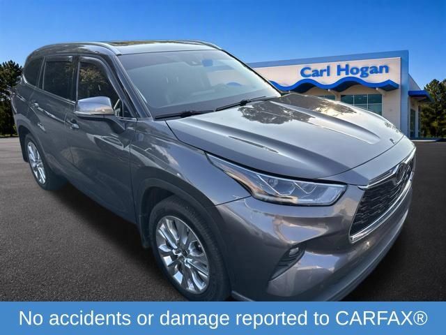 Used 2021 Toyota Highlander Limited FWD image 2