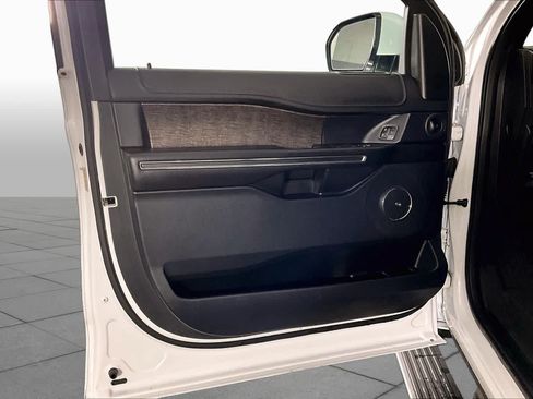 Used 2019 Ford Expedition Max Limited RWD image 20