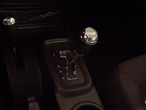 Used 2018 Jeep Wrangler Unlimited Sport S image 19