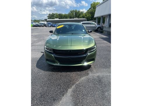 Used 2022 Dodge Charger SXT w/ Blacktop Package RWD image 4