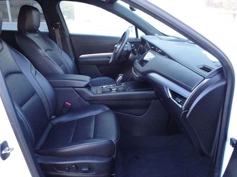 Used 2019 Cadillac XT4 Premium Luxury w/ Technology Package image 11