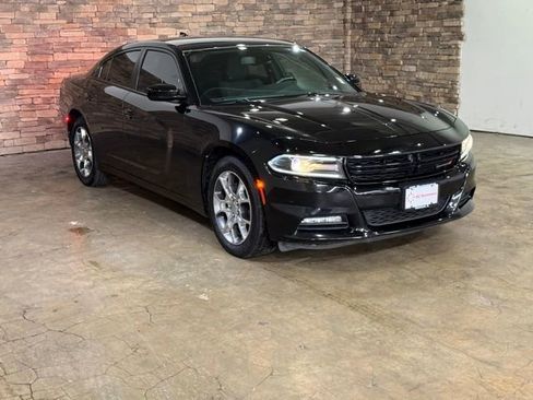 Used 2017 Dodge Charger SXT AWD/4WD image 3