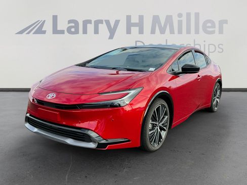 Certified 2025 Toyota Prius XLE image 1