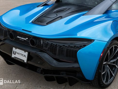 Used 2023 McLaren Artura image 16