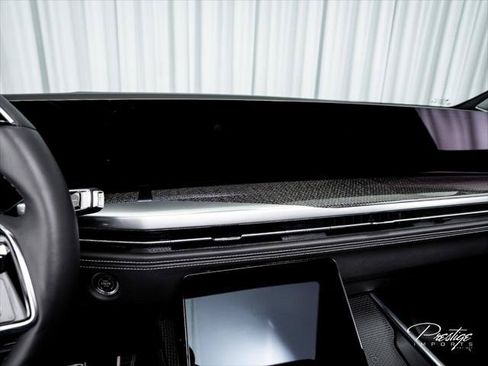 Used 2025 Cadillac Escalade ESV V AWD/4WD image 24