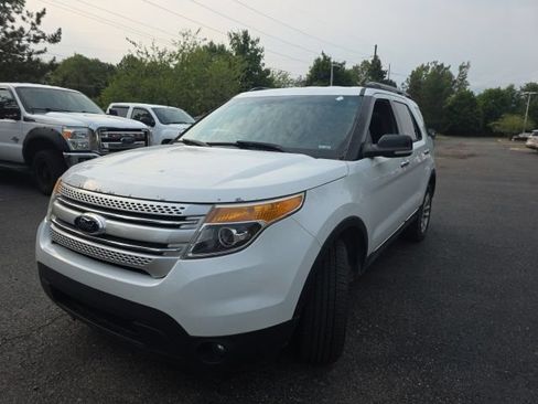 Used 2015 Ford Explorer XLT w/ Equipment Group 202B AWD/4WD image 3
