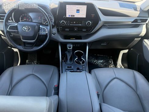 Used 2023 Toyota Highlander XLE image 28