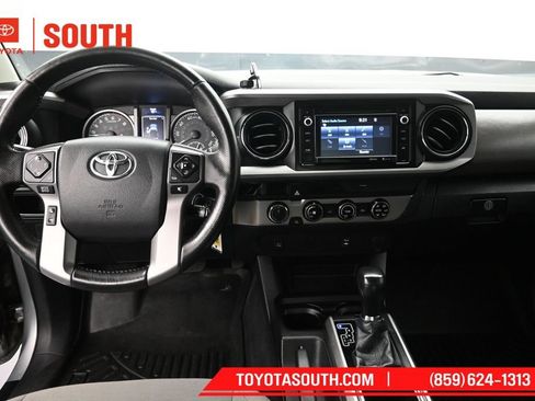 Used 2016 Toyota Tacoma SR5 AWD/4WD image 11