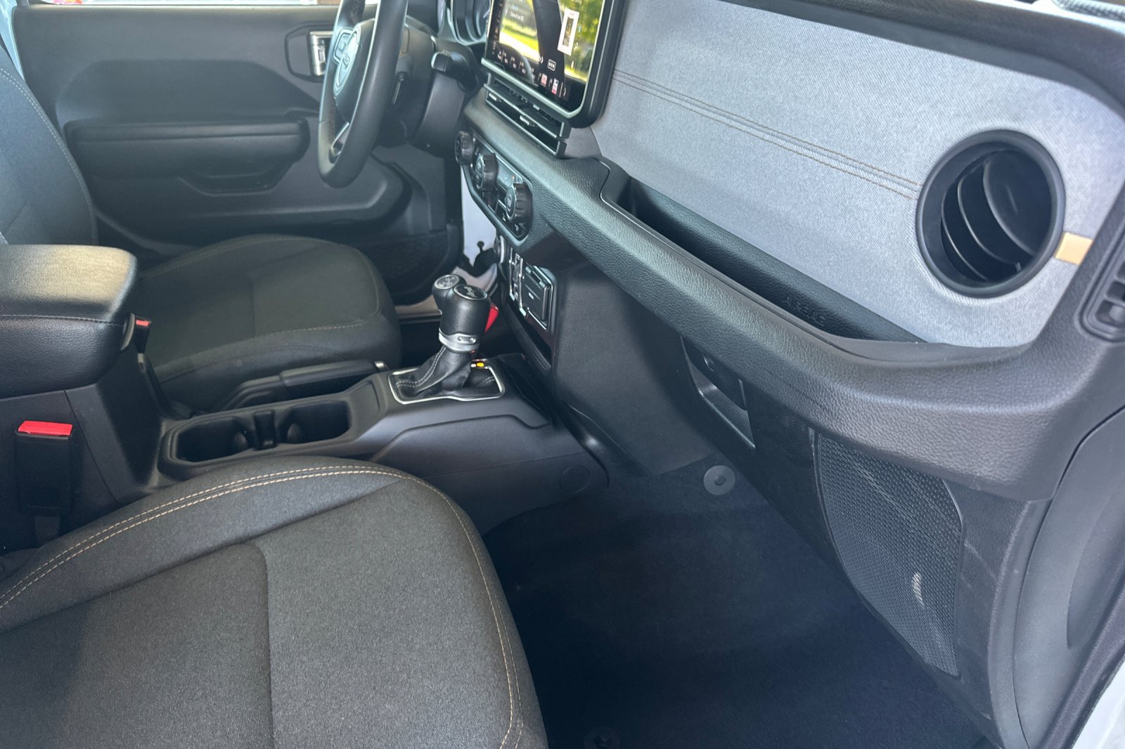 Used 2024 Jeep Wrangler Unlimited AWD/4WD image 24