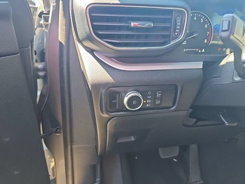Used 2023 Ford Explorer XLT w/ Equipment Group 202A RWD image 10