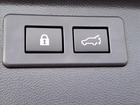 Used 2023 Subaru Forester Premium image 6