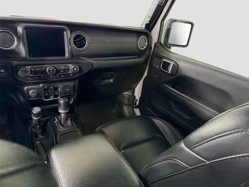 Used 2022 Jeep Wrangler Unlimited Sahara w/ Cold Weather Group image 16