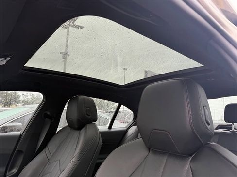 Used 2024 BMW i5 eDrive40i w/ M Sport Package image 17