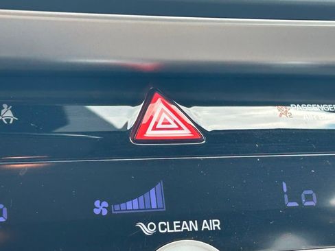 Used 2020 Hyundai Elantra SEL image 31