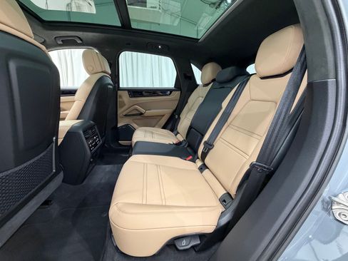 Certified 2025 Porsche Cayenne GTS AWD/4WD image 21