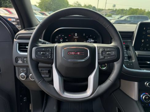 Used 2023 GMC Yukon XL SLT w/ SLT Premium Package AWD/4WD image 18
