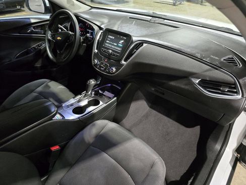 Used 2018 Chevrolet Malibu LT image 33
