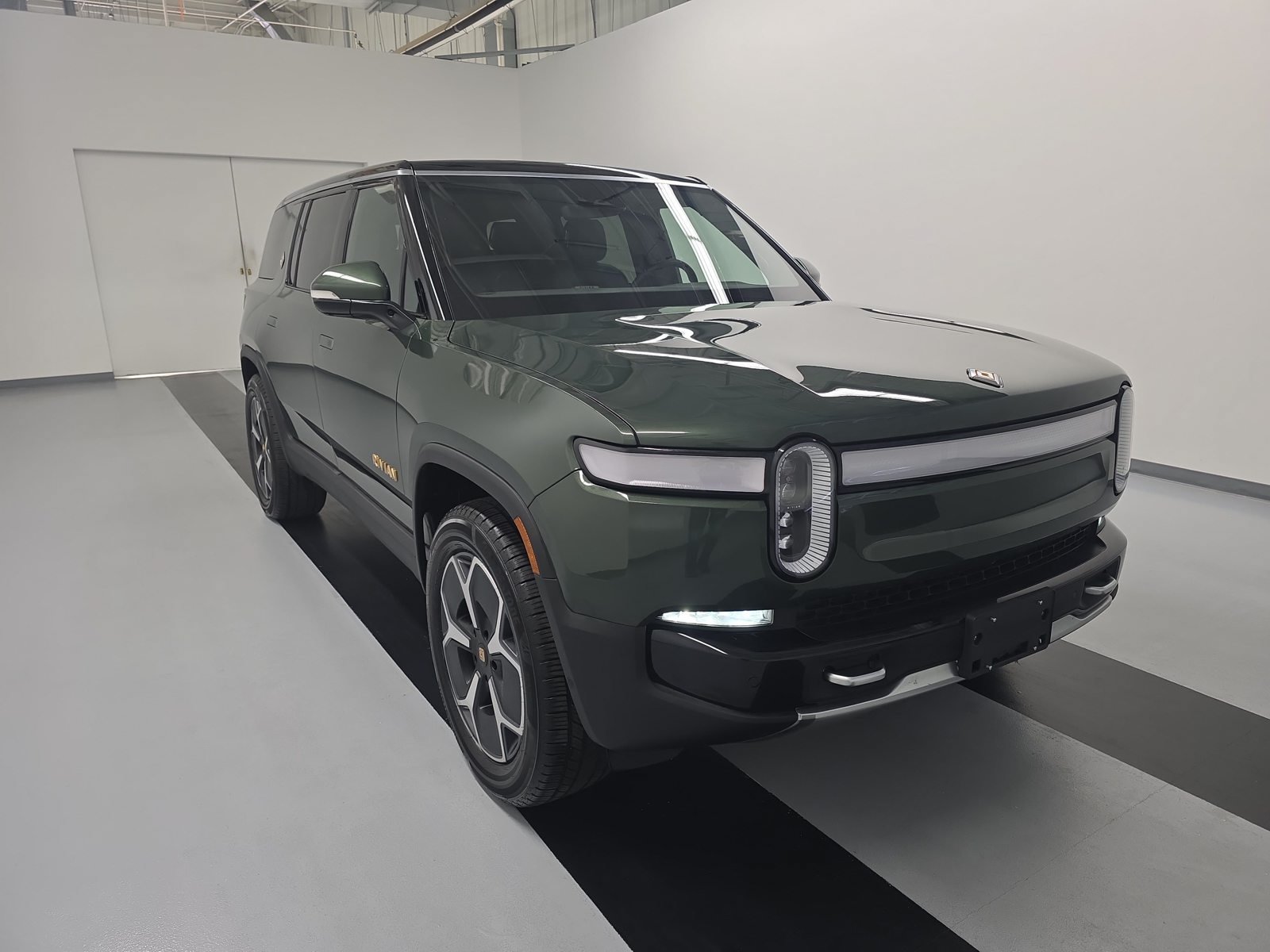 Used 2023 Rivian R1S Adventure Quad AWD/4WD image 7