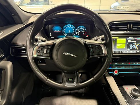 Used 2018 Jaguar F-PACE R-Sport AWD/4WD image 14