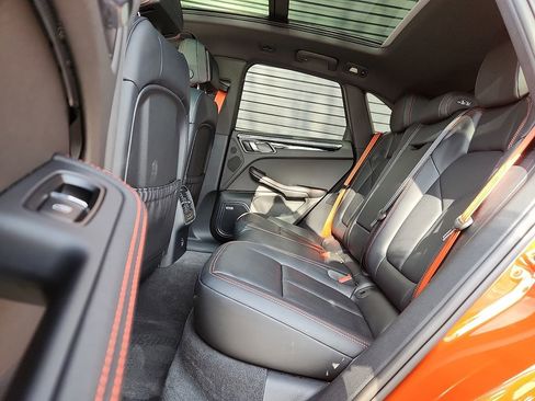 Certified 2025 Porsche Macan Turbo image 9