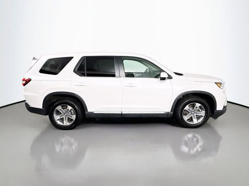 Used 2025 Honda Pilot EX-L image 8