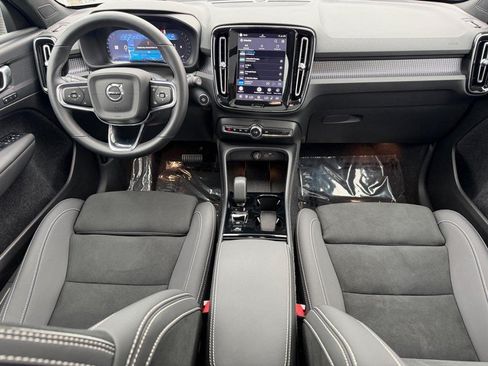 Certified 2025 Volvo XC40 B5 Plus AWD/4WD image 13