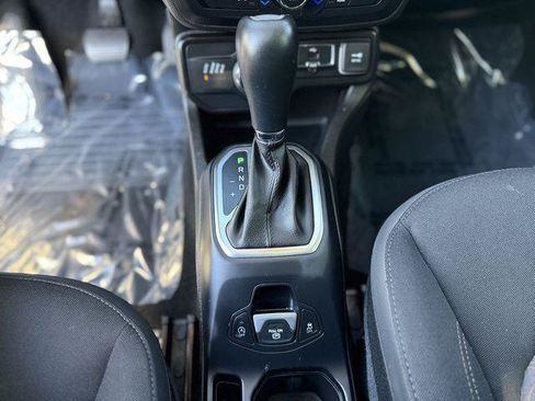 Certified 2023 Jeep Renegade Latitude w/ Sun/Sound Group AWD/4WD image 21