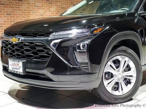 New 2026 Chevrolet Trax LS image 3