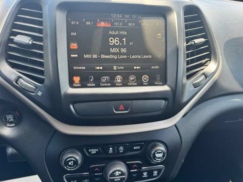 Used 2015 Jeep Cherokee Limited w/ Luxury Group AWD/4WD image 19