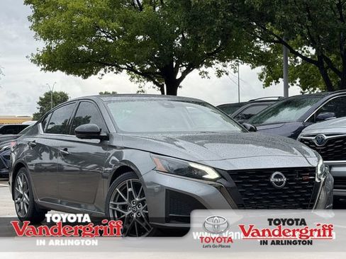 Used 2023 Nissan Altima 2.0 SR FWD image 1
