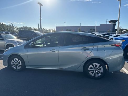 Used 2017 Toyota Prius Four image 4