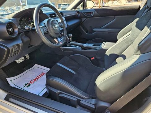 Used 2025 Toyota GR86 Premium w/ ALL Weather Mat Package (TMS) image 9