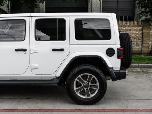 Used 2022 Jeep Wrangler Unlimited Sahara w/ LED Lighting Group image 23