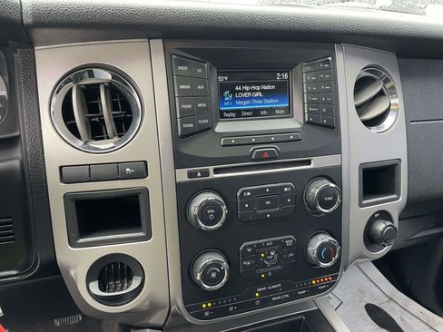 Used 2015 Ford Expedition XLT image 13