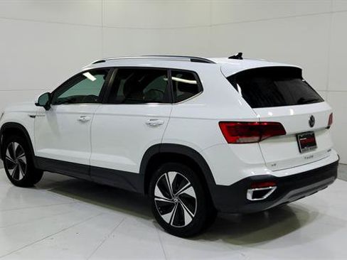 Used 2024 Volkswagen Taos SE AWD/4WD image 6