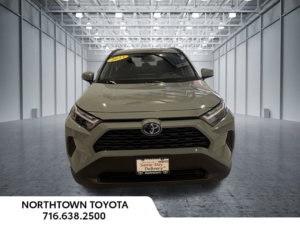Used 2023 Toyota RAV4 XLE AWD/4WD image 3
