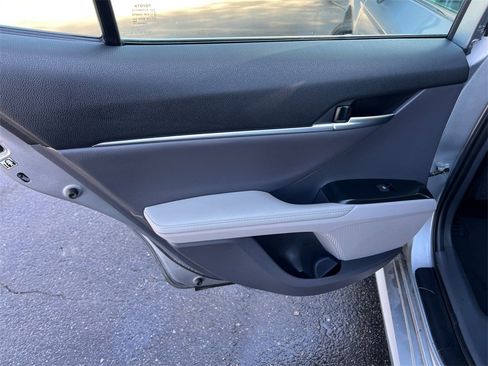 Used 2019 Toyota Camry XLE image 27