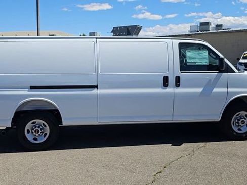 New 2026 GMC Savana 3500 Extended RWD image 10
