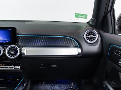 New 2024 Mercedes-Benz EQB 300 4MATIC image 17