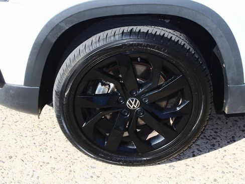 Used 2023 Volkswagen Taos SE image 5