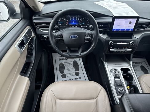 Used 2020 Ford Explorer XLT w/ Equipment Group 202A AWD/4WD image 14