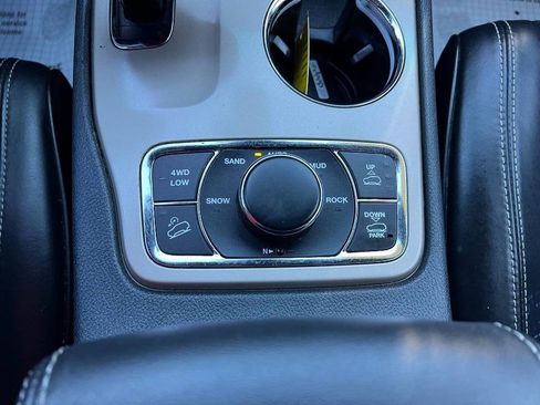 Used 2015 Jeep Grand Cherokee Overland AWD/4WD image 33