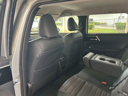 New 2025 Mitsubishi Outlander SE image 33