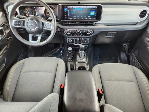 Used 2024 Jeep Wrangler Unlimited Sahara AWD/4WD image 16