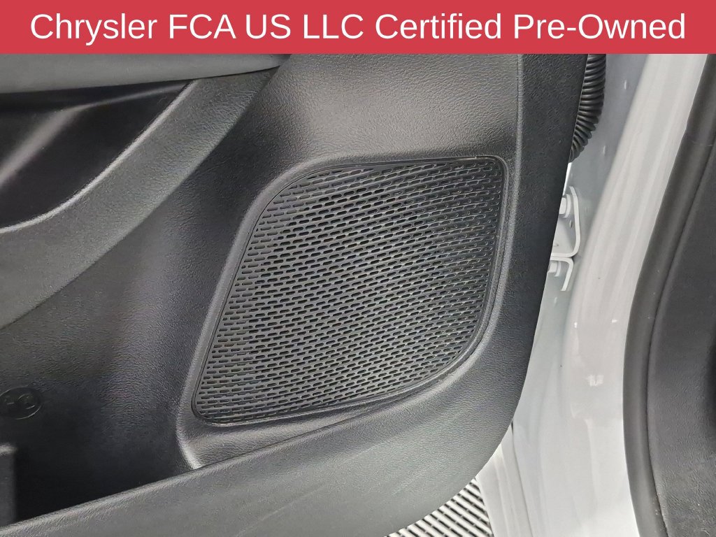Certified 2025 Chrysler Pacifica Select FWD image 17