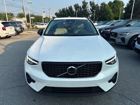 Used 2024 Volvo XC40 B5 Plus w/ Protection Package Premier AWD/4WD image 24