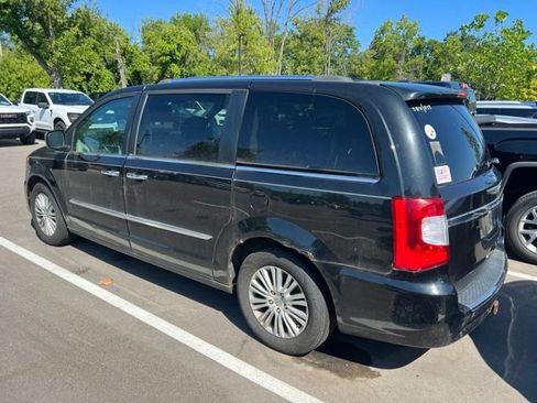Used 2013 Chrysler Town & Country Limited w/ Luxury Group FWD image 5