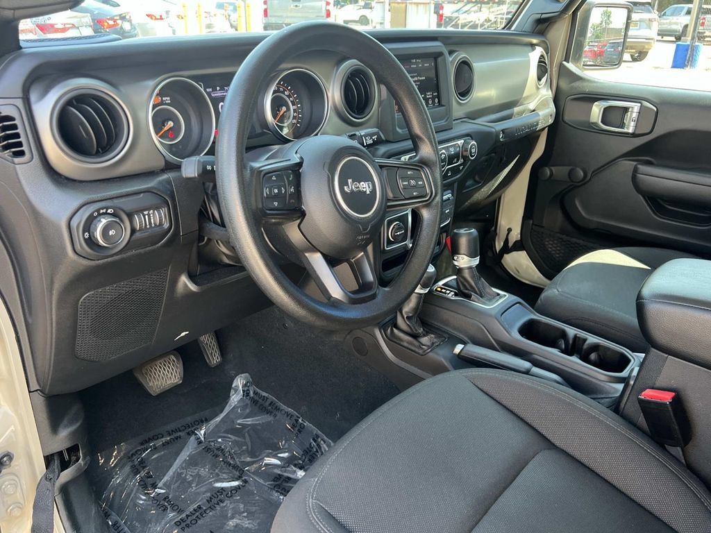 Used 2022 Jeep Wrangler Sport AWD/4WD image 13